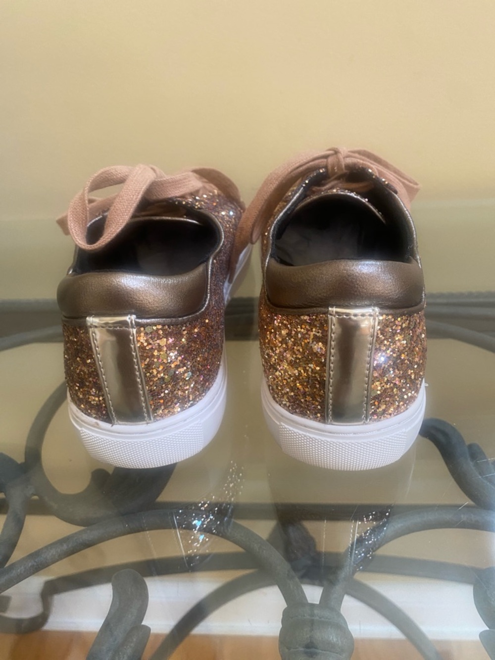 Kenneth Cole women's 7 Metallic Rose Gold Glitter Sneakers with Techni-Cole - Picture 4 of 6